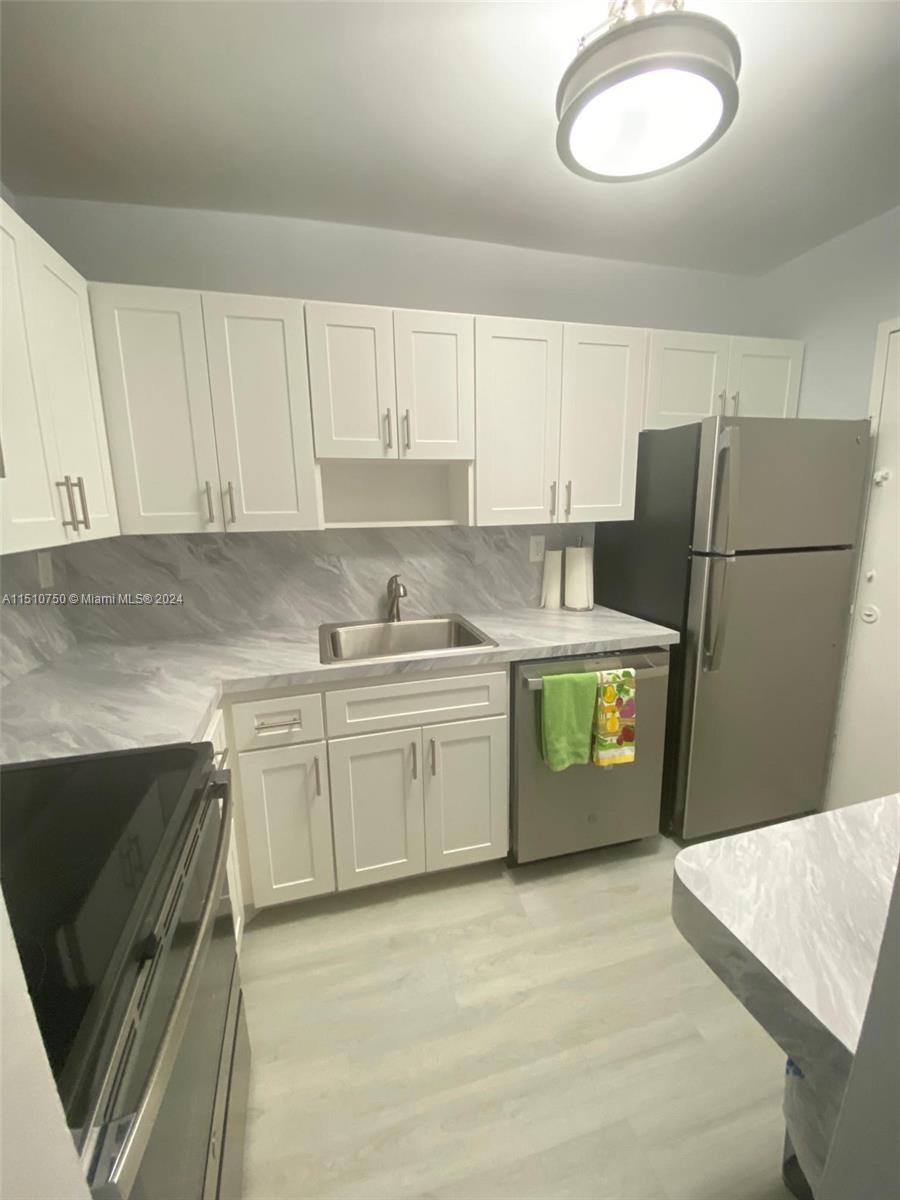 2899 Collins Ave # 1743