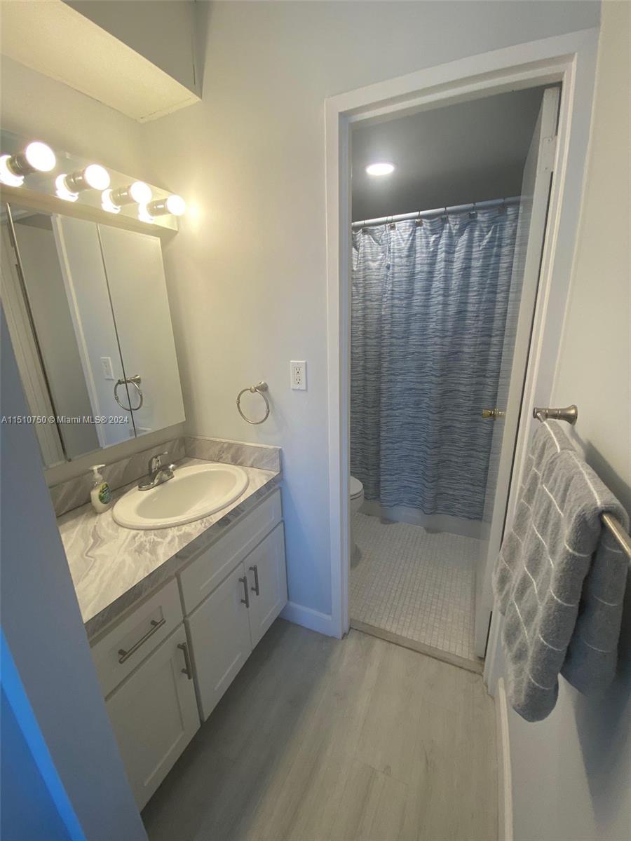 2899 Collins Ave # 1743