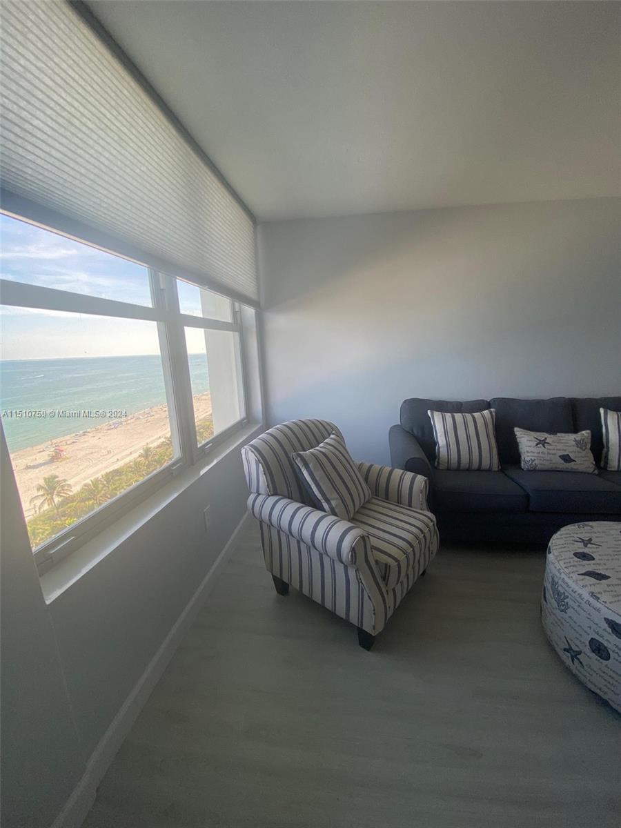 2899 Collins Ave # 1743