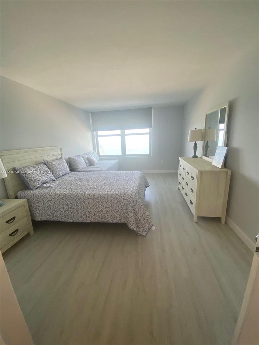 2899 Collins Ave # 1743