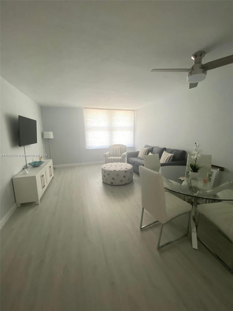 2899 Collins Ave # 1743