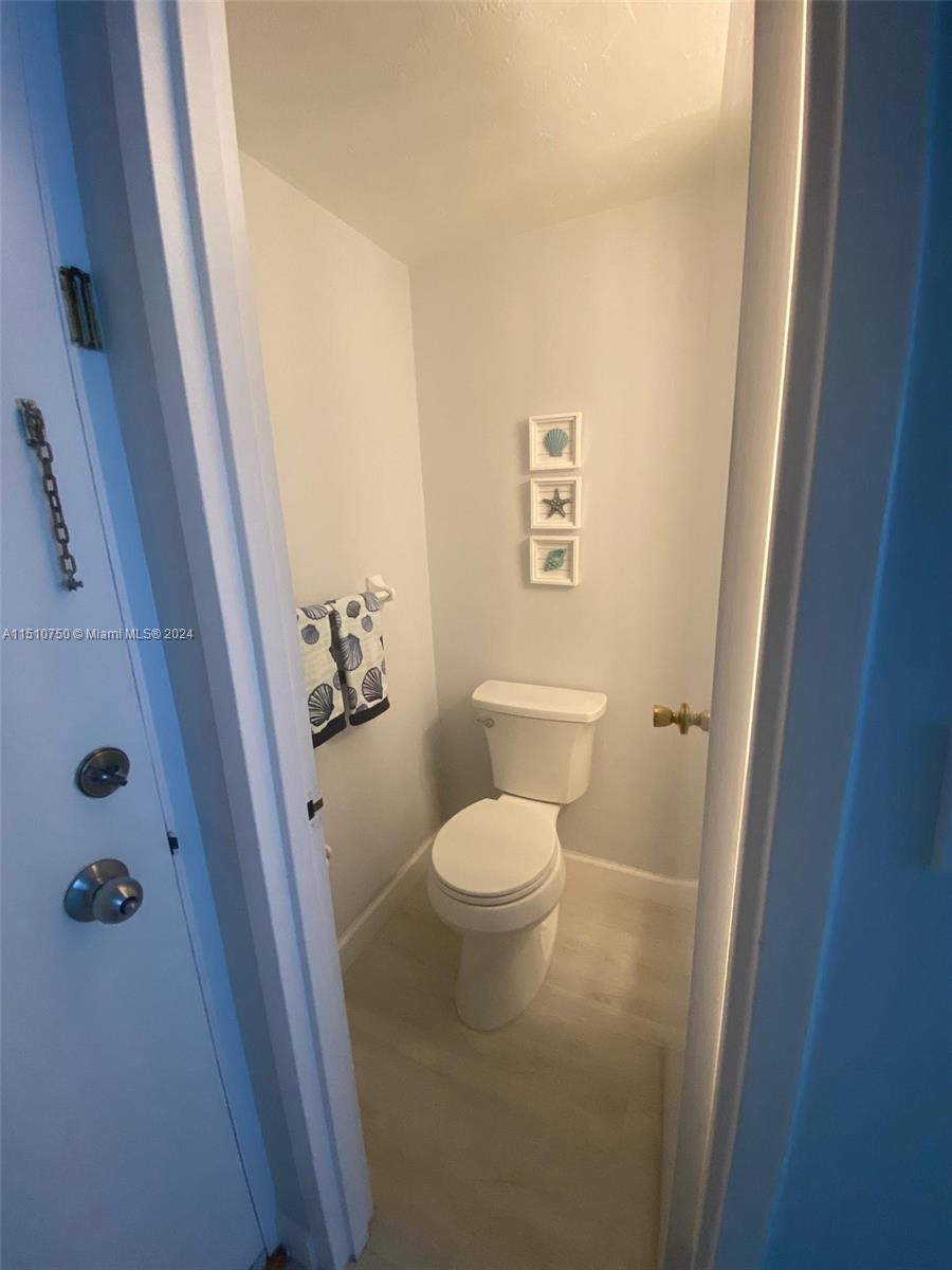 2899 Collins Ave # 1743