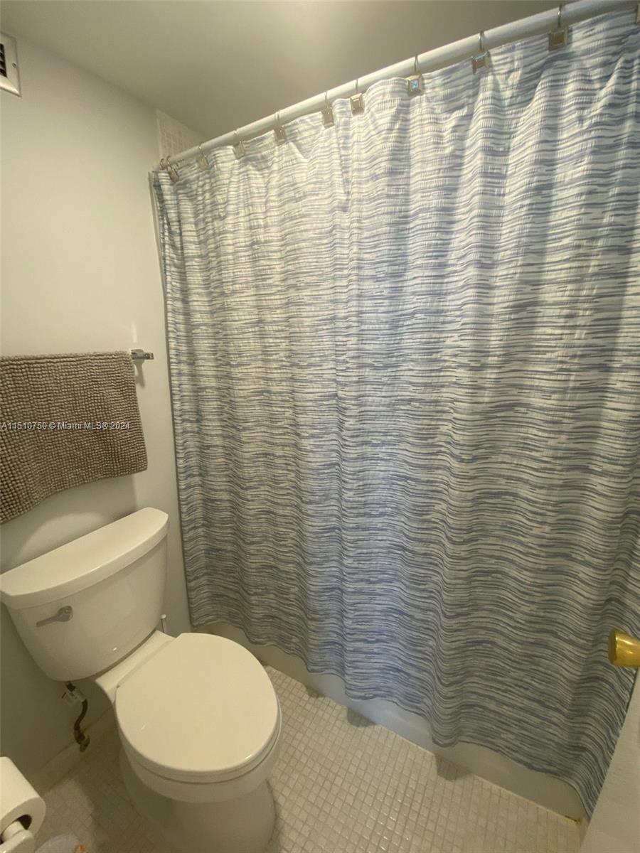 2899 Collins Ave # 1743