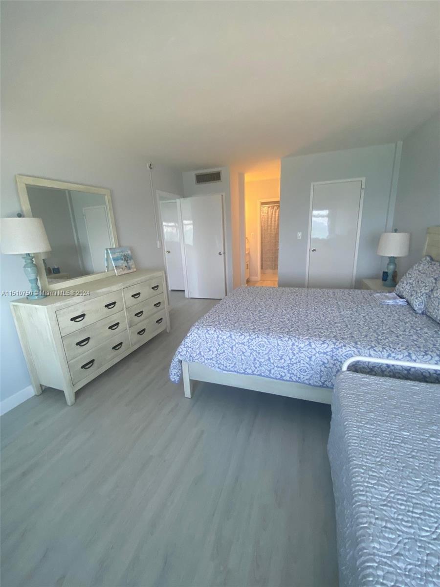 2899 Collins Ave # 1743