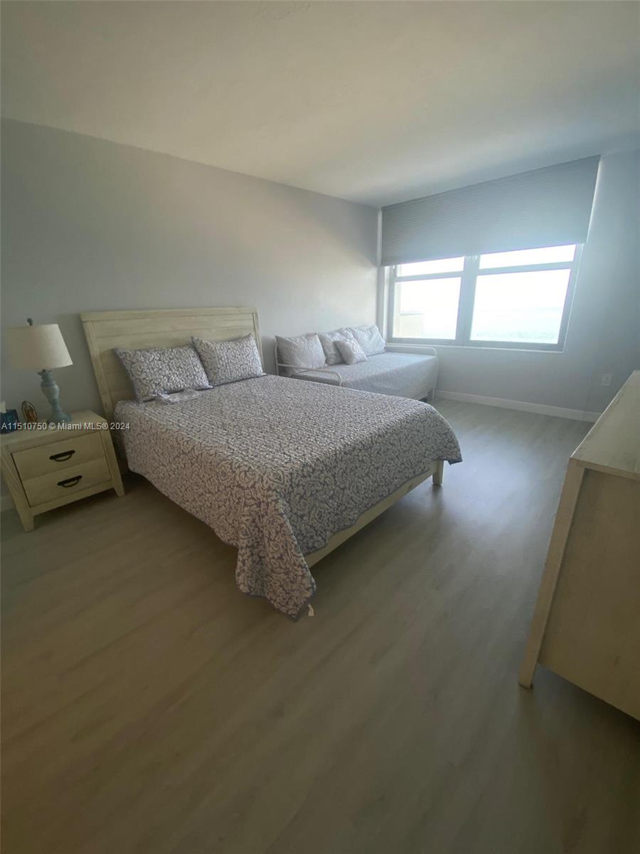 2899 Collins Ave # 1743