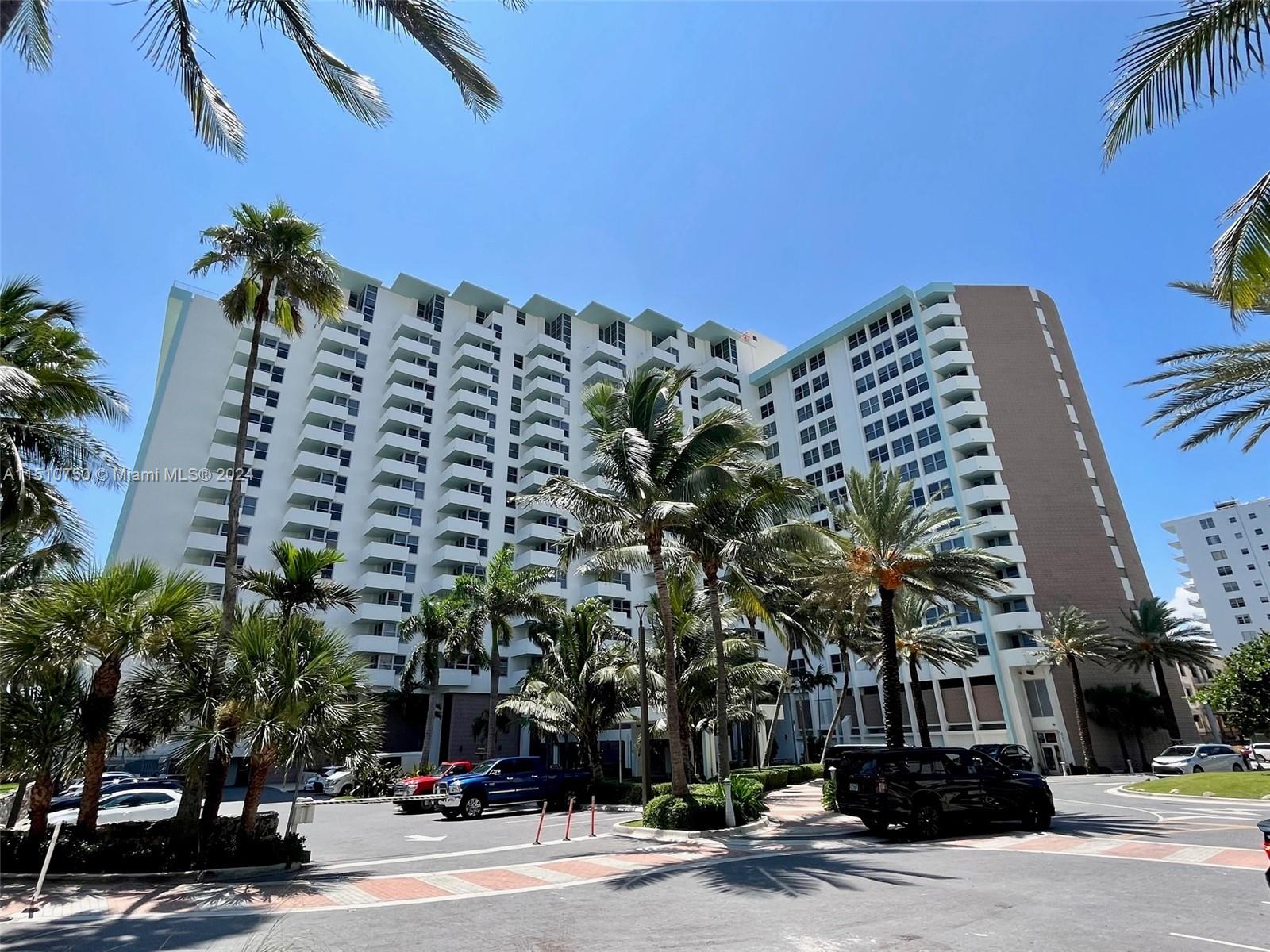 2899 Collins Ave # 1743