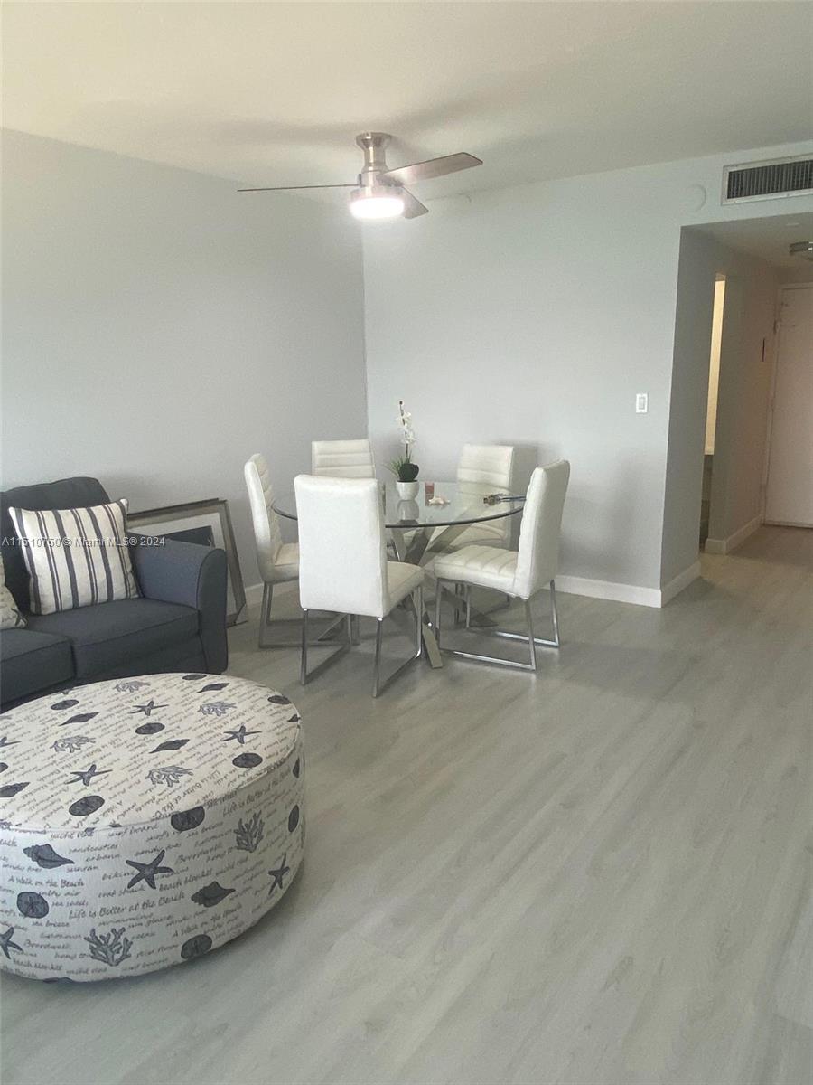 2899 Collins Ave # 1743