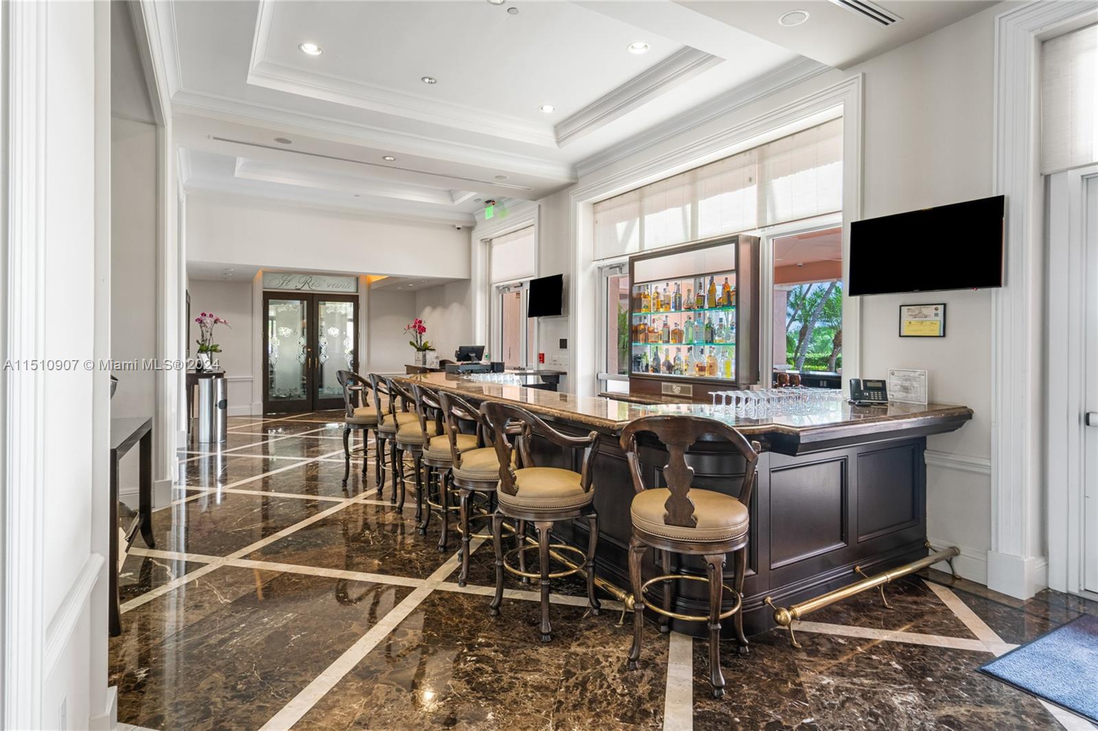 10 Edgewater Dr # 3E