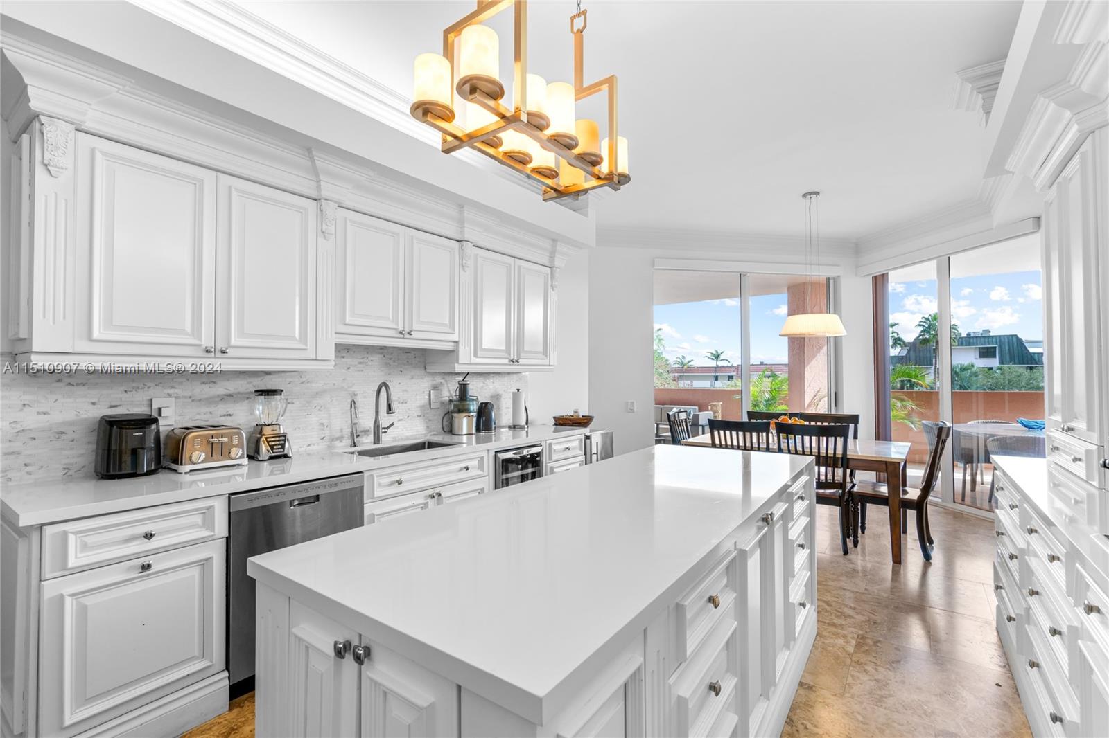 10 Edgewater Dr # 3E