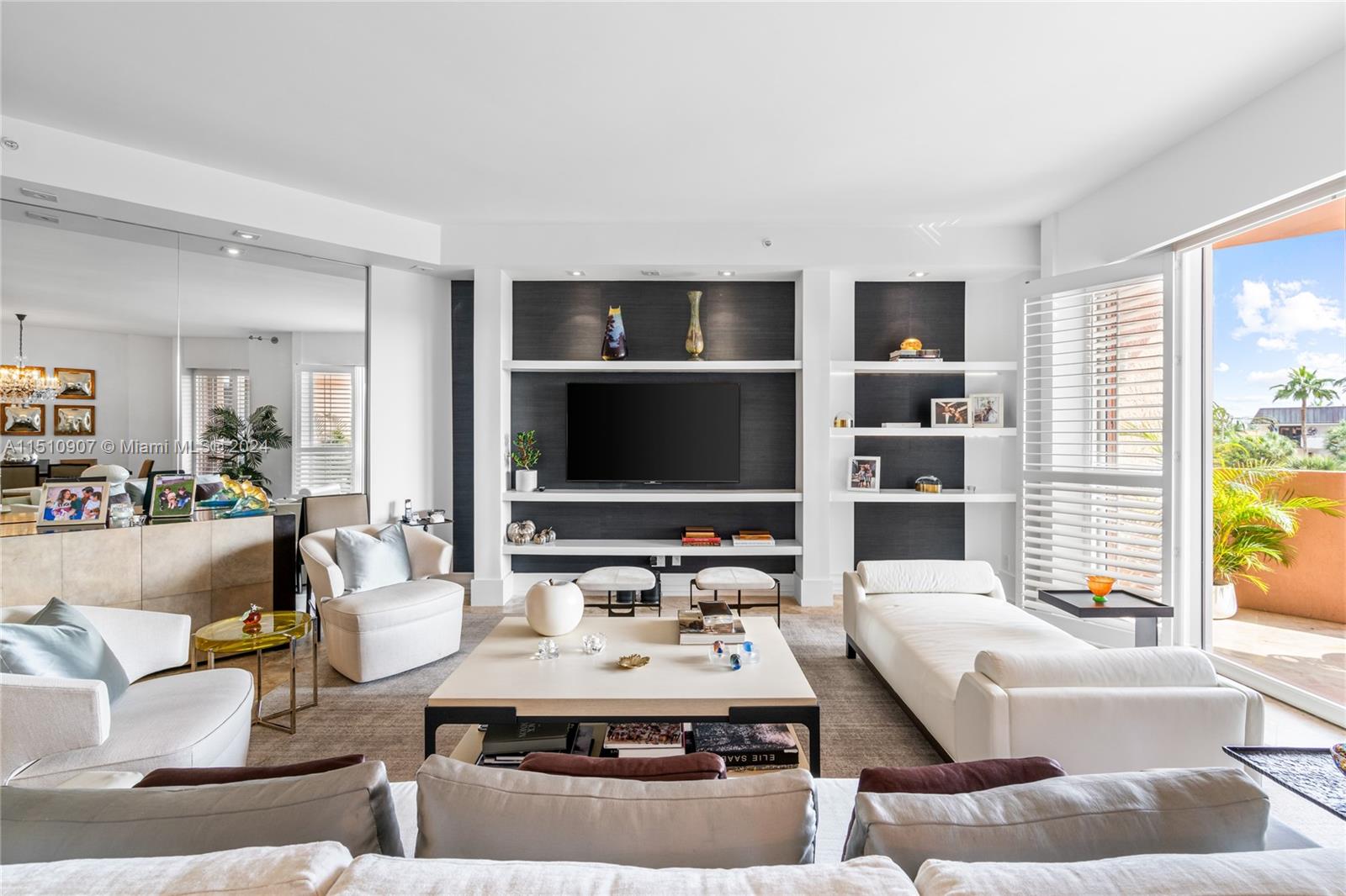 10 Edgewater Dr # 3E
