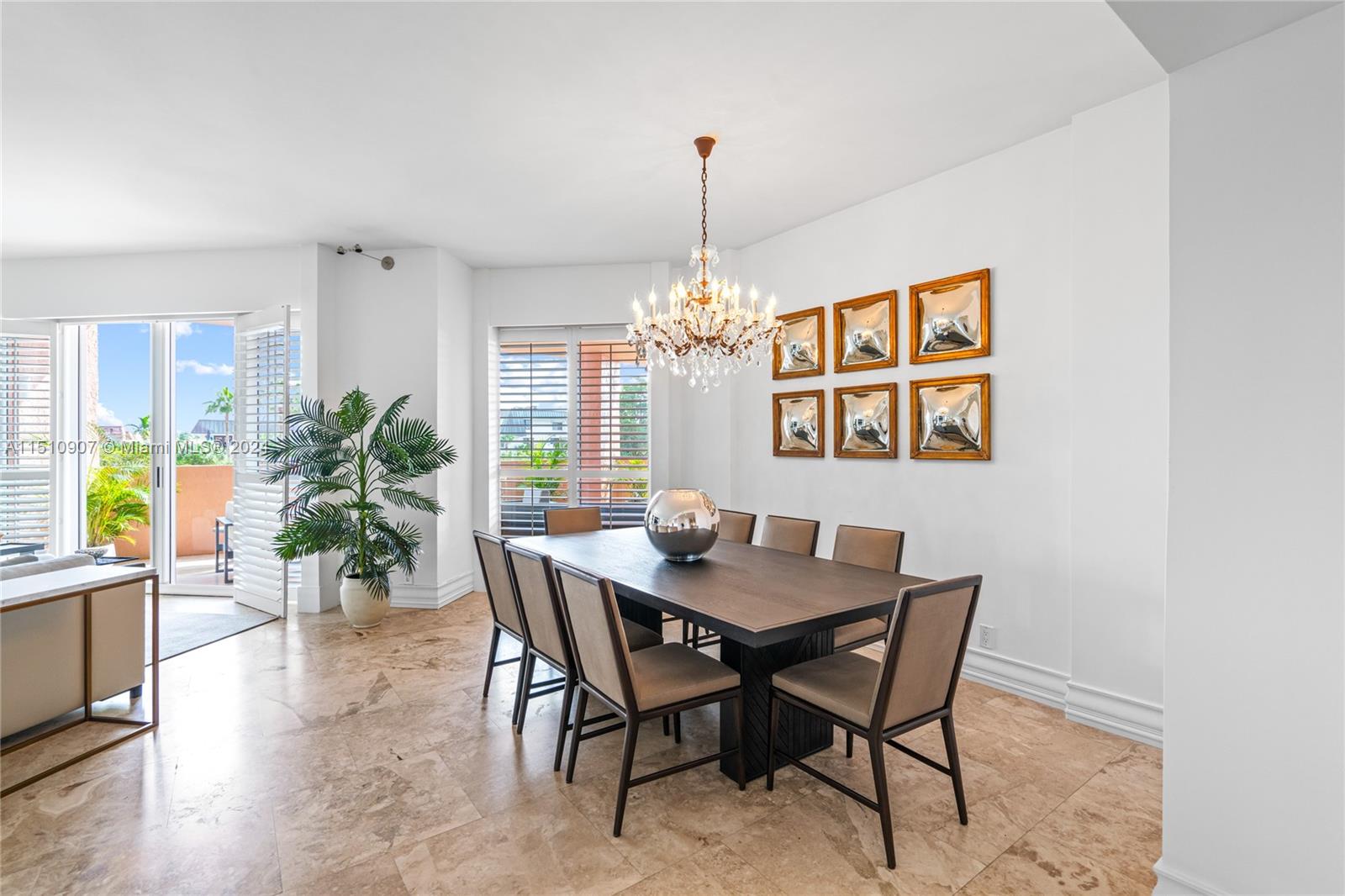 10 Edgewater Dr # 3E