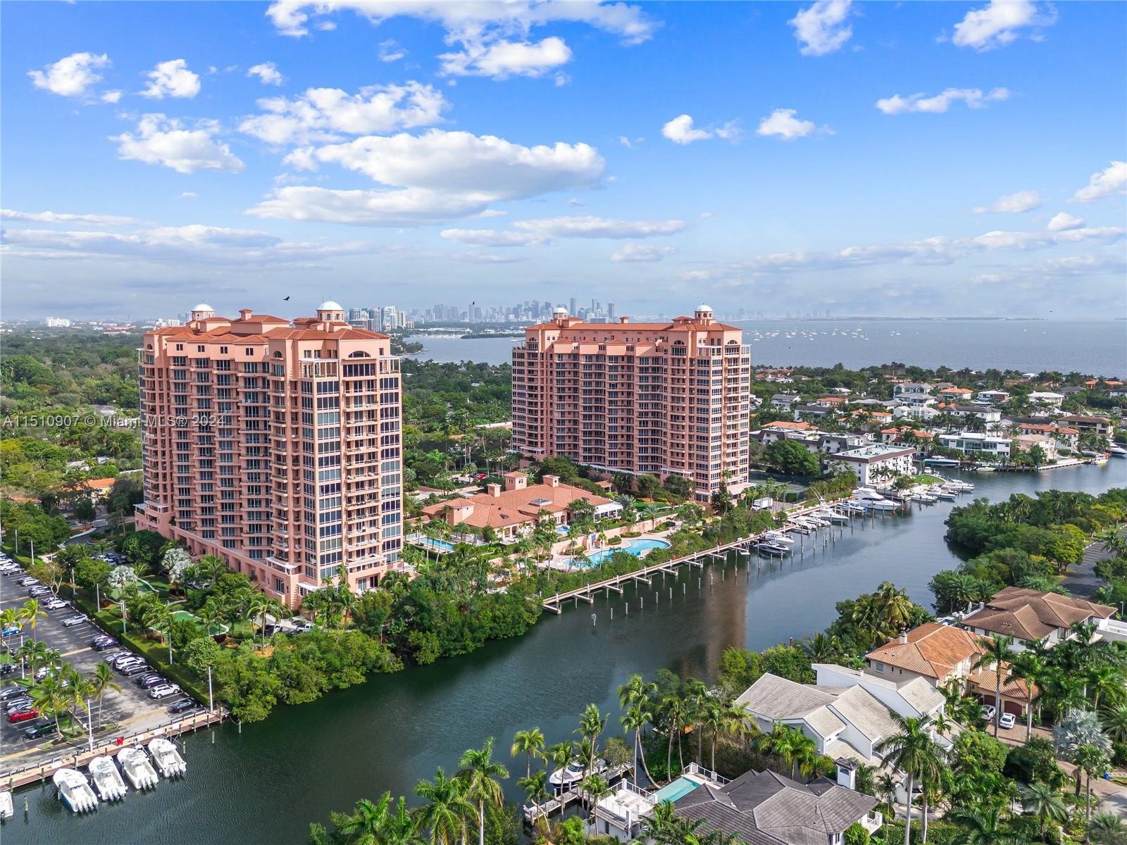 10 Edgewater Dr # 3E