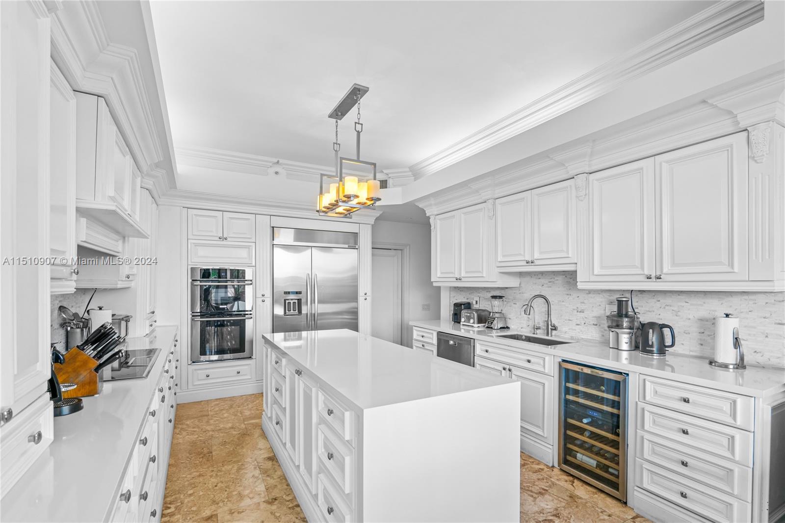 10 Edgewater Dr # 3E