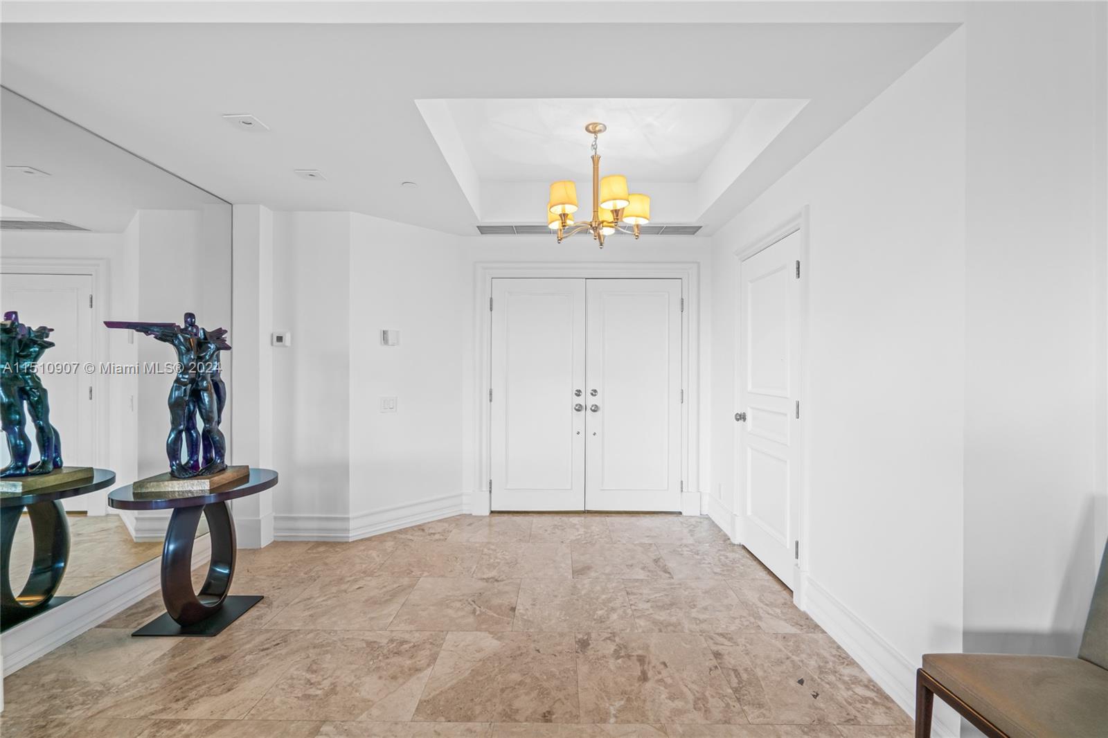 10 Edgewater Dr # 3E