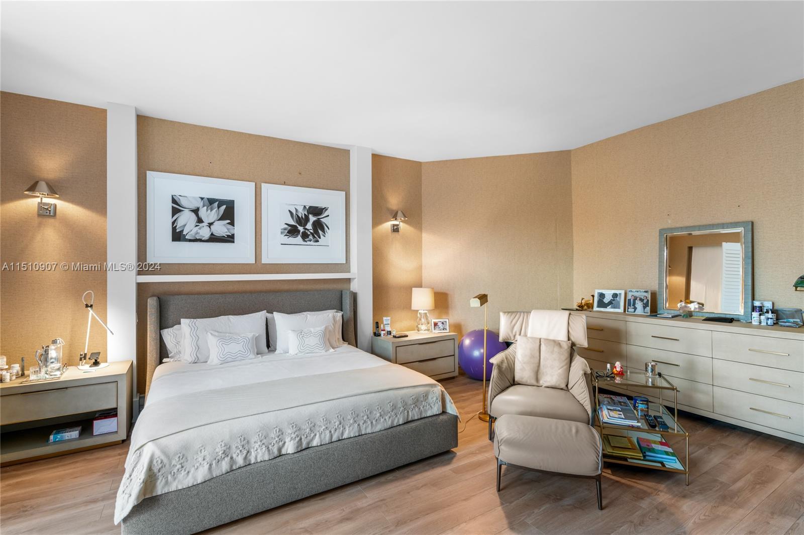 10 Edgewater Dr # 3E