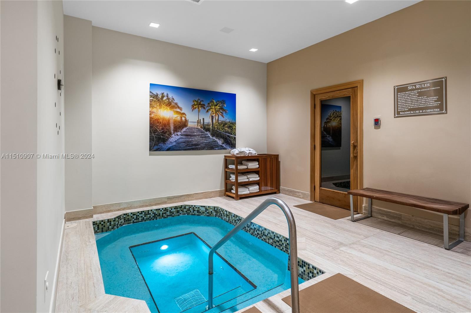10 Edgewater Dr # 3E