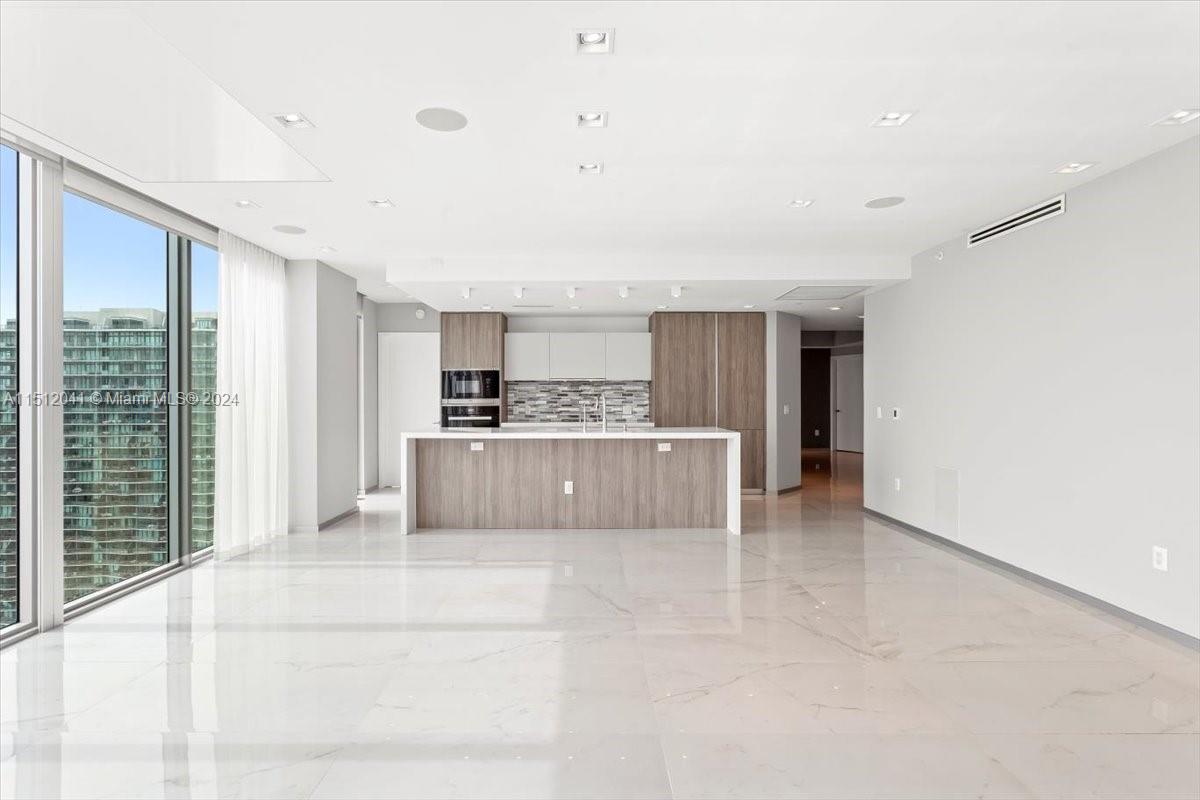 2900 NE 7th Ave # 3707