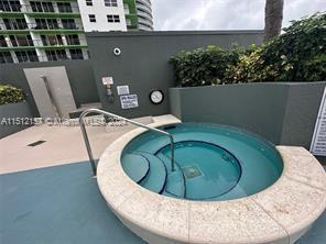 1750 N Bayshore Dr # 5606