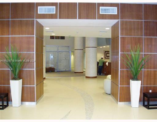 1750 N Bayshore Dr # 5606