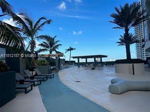 1750 N Bayshore Dr # 5606