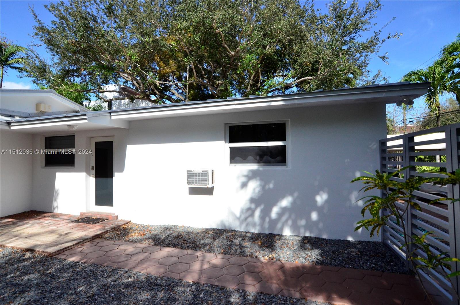 3050 VIRGINIA ST Unit: Front