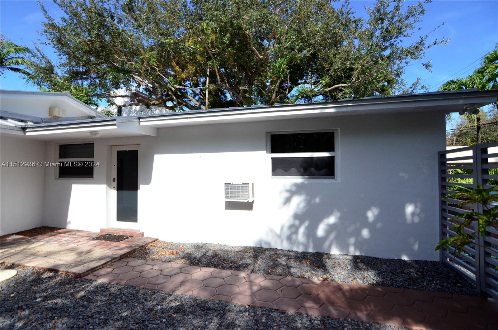 3050 VIRGINIA ST Unit: Front