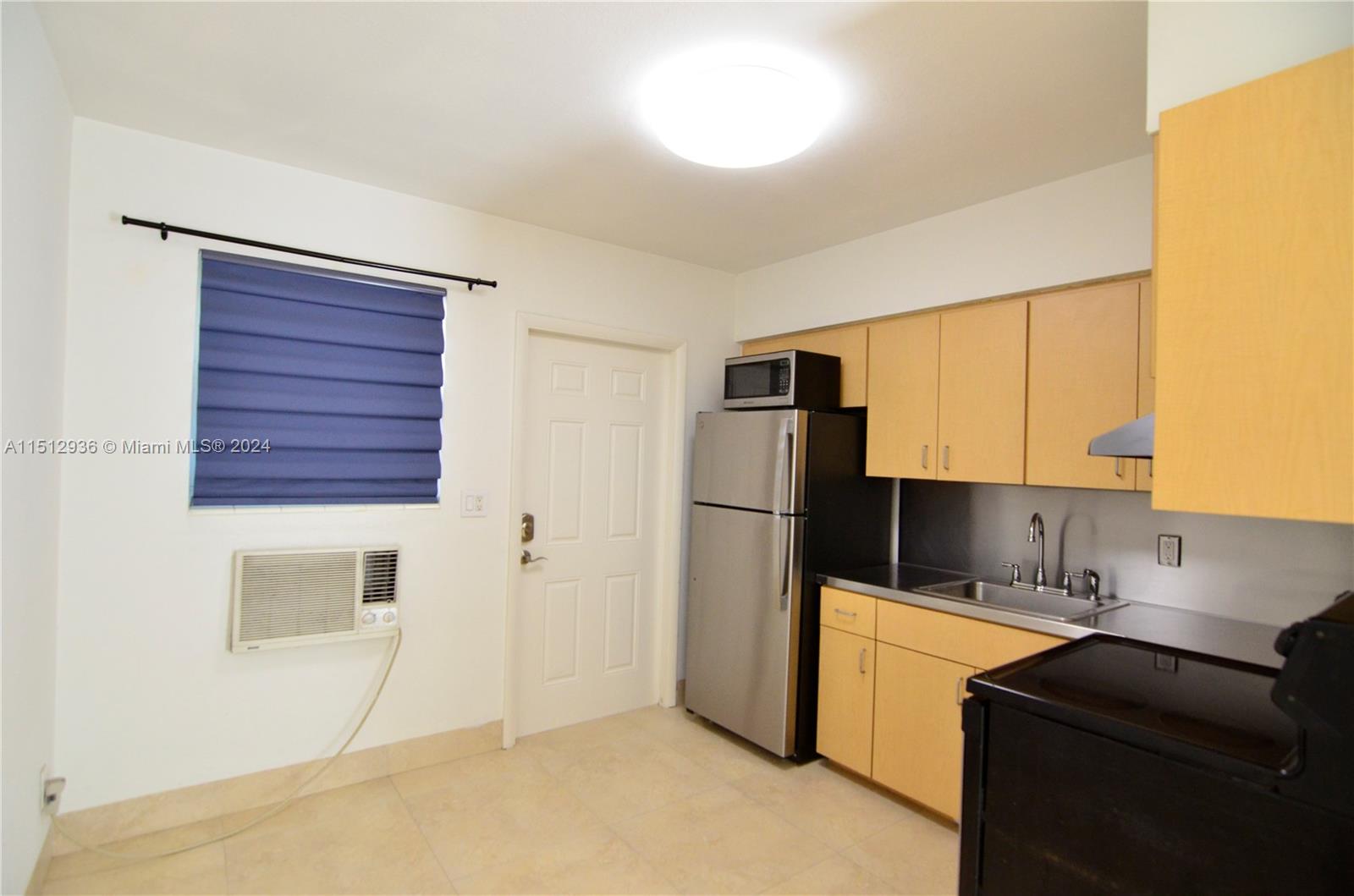 3050 VIRGINIA ST Unit: Front