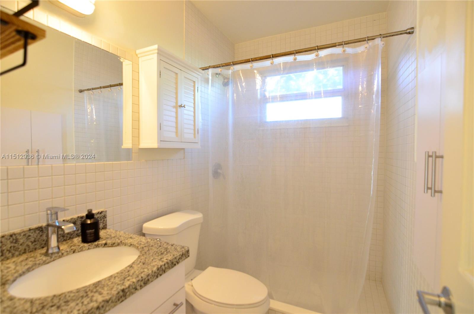 3050 VIRGINIA ST Unit: Front