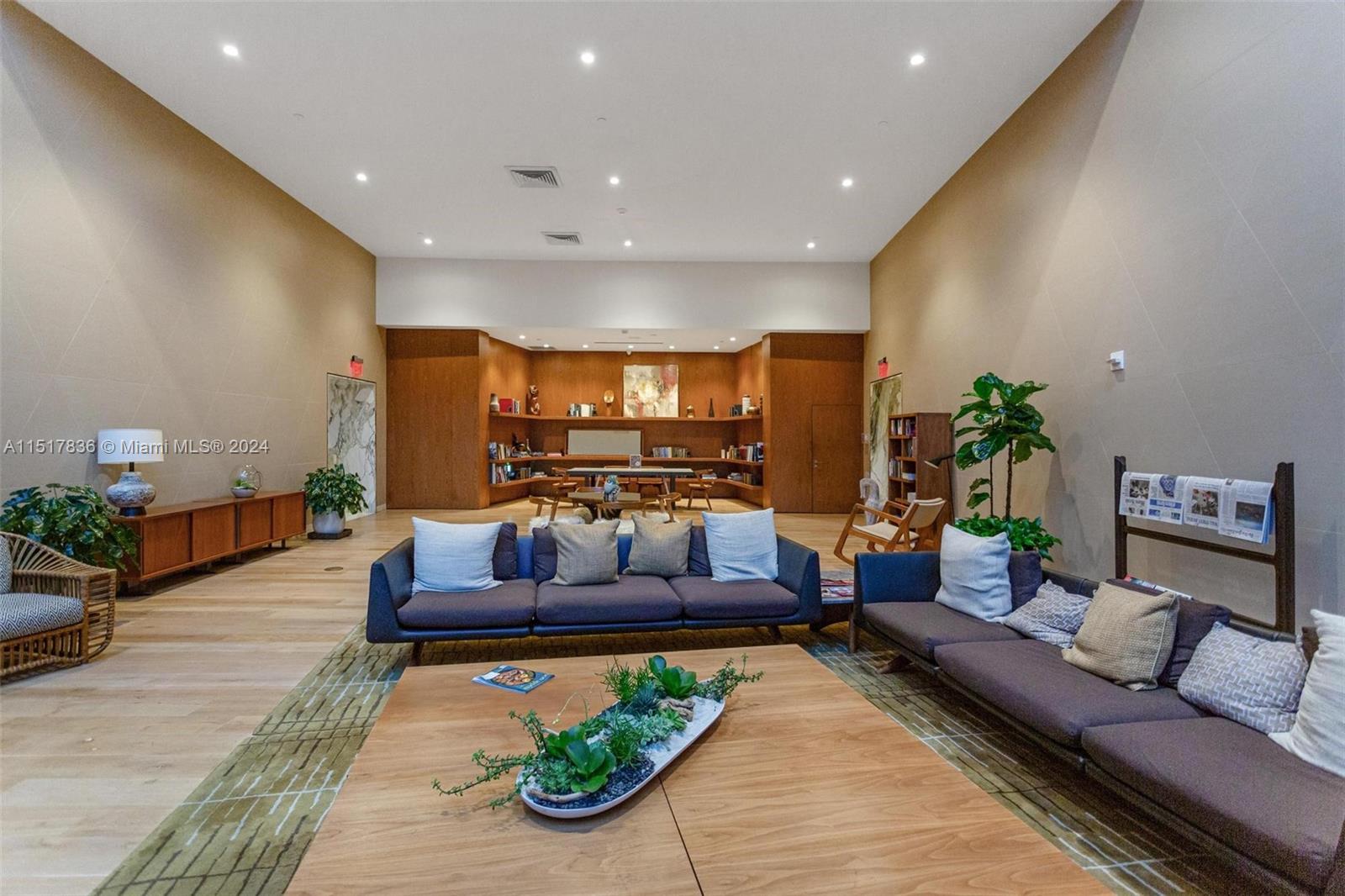 2020 N Bayshore Dr # 1201