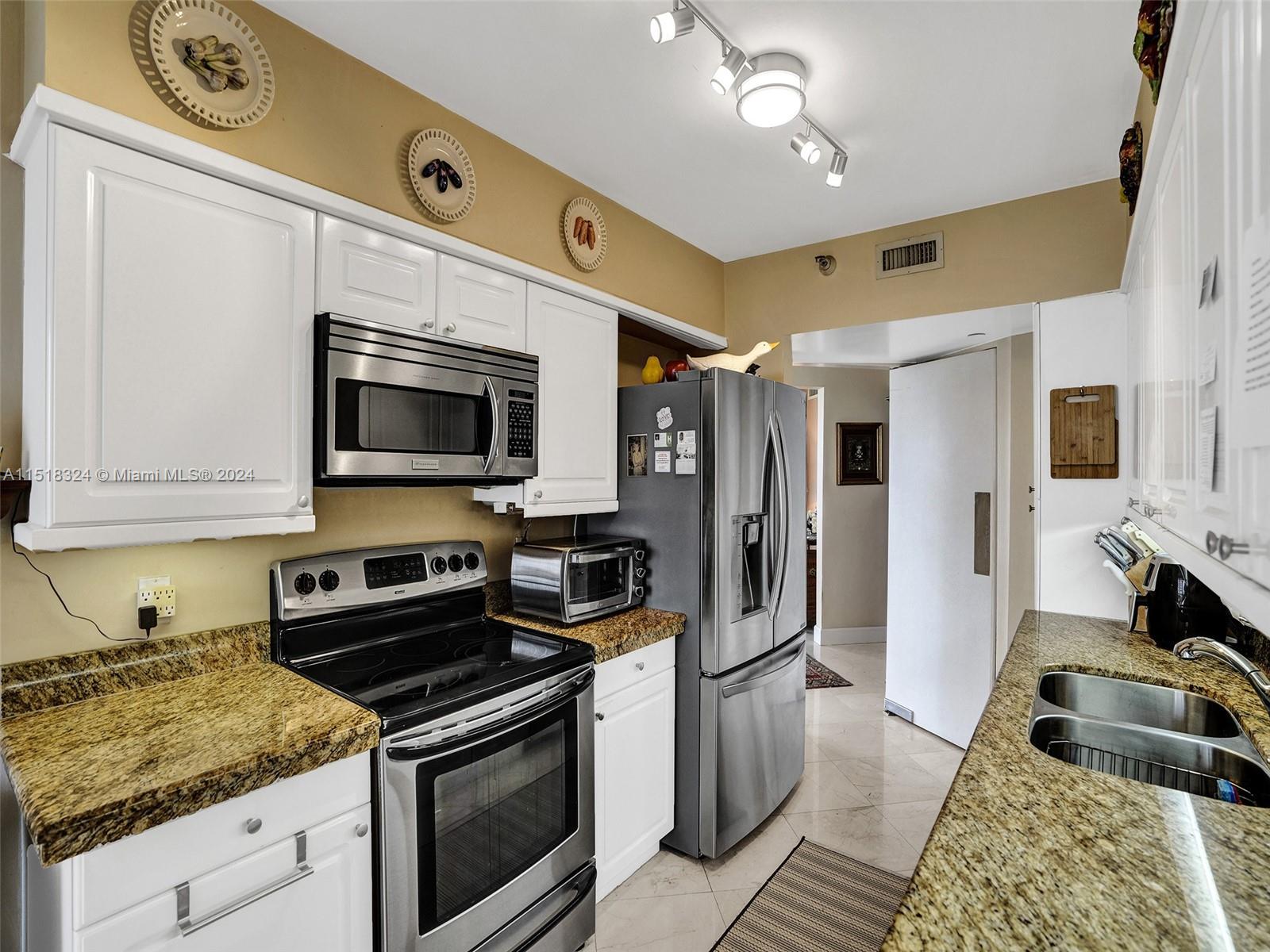 3640 Yacht Club Dr # 706