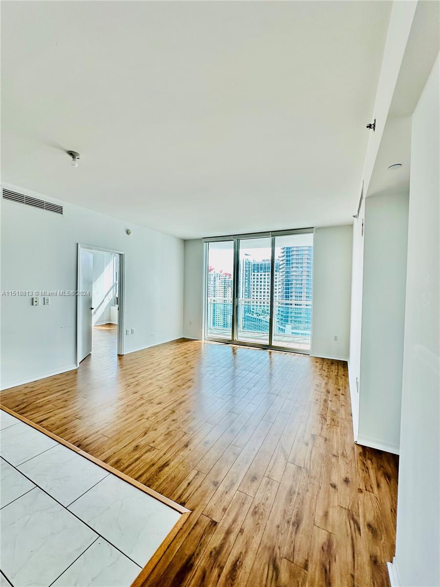 950 Brickell Bay Dr # 2807