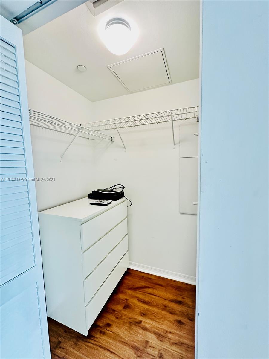 950 Brickell Bay Dr # 2807