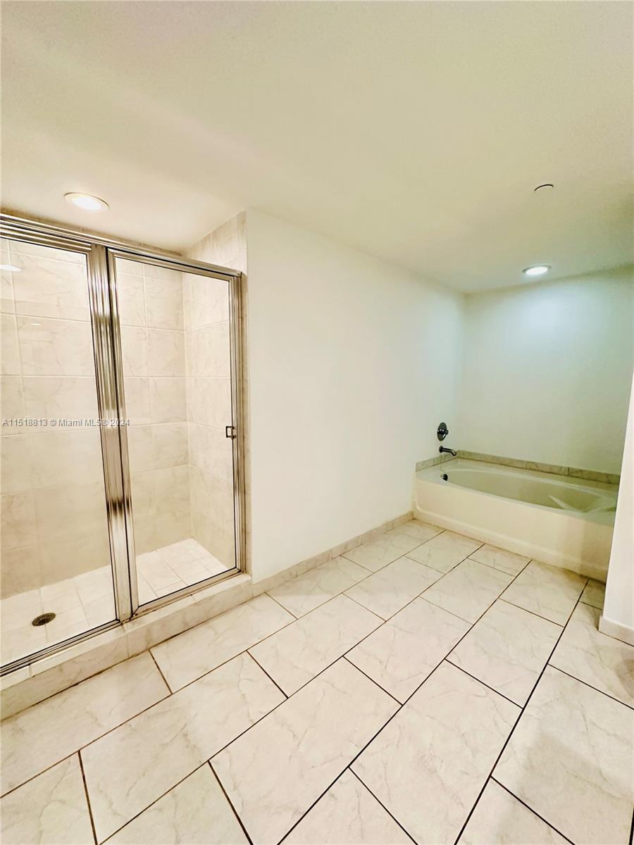 950 Brickell Bay Dr # 2807