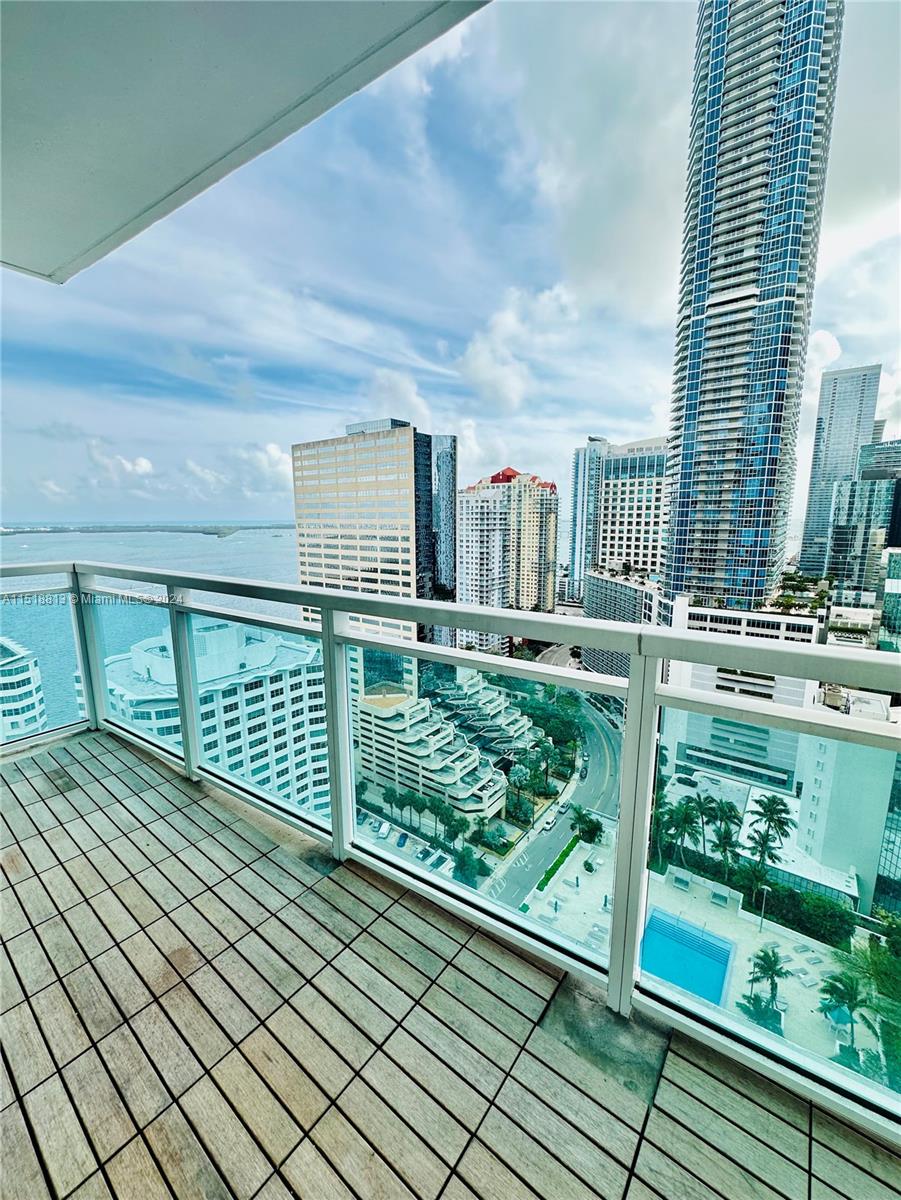 950 Brickell Bay Dr # 2807