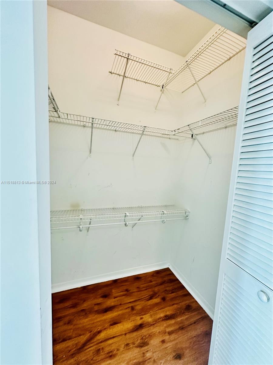 950 Brickell Bay Dr # 2807