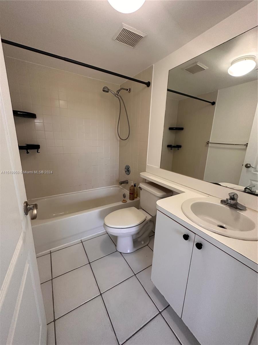 3052 SW 27th Ave # 301