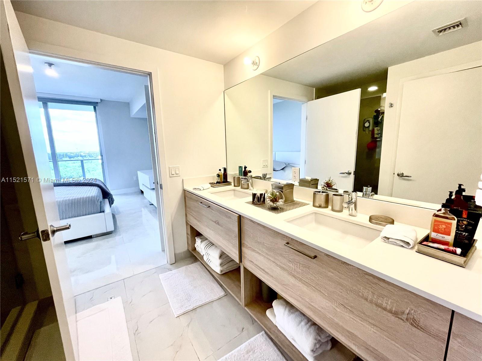 16385 Biscayne Blvd # 1107