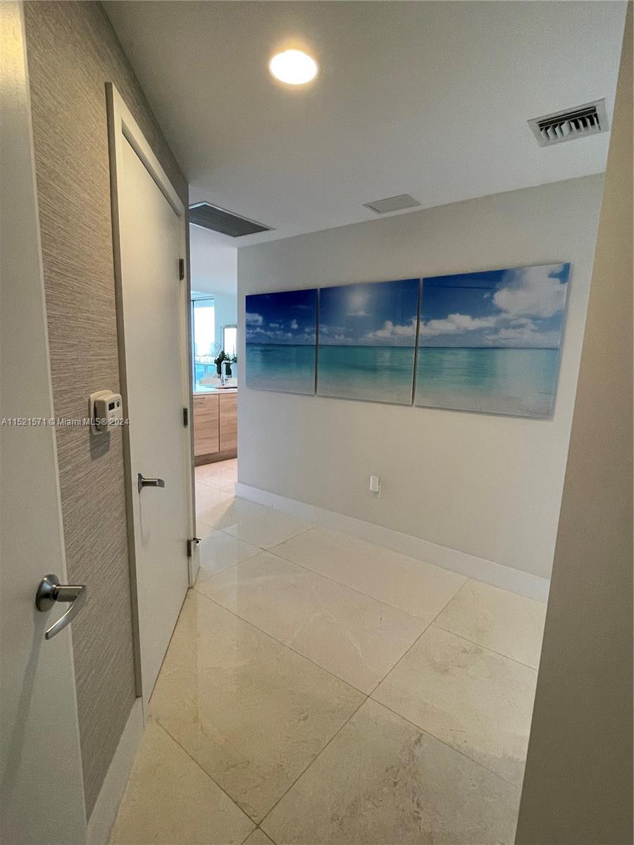 16385 Biscayne Blvd # 1107