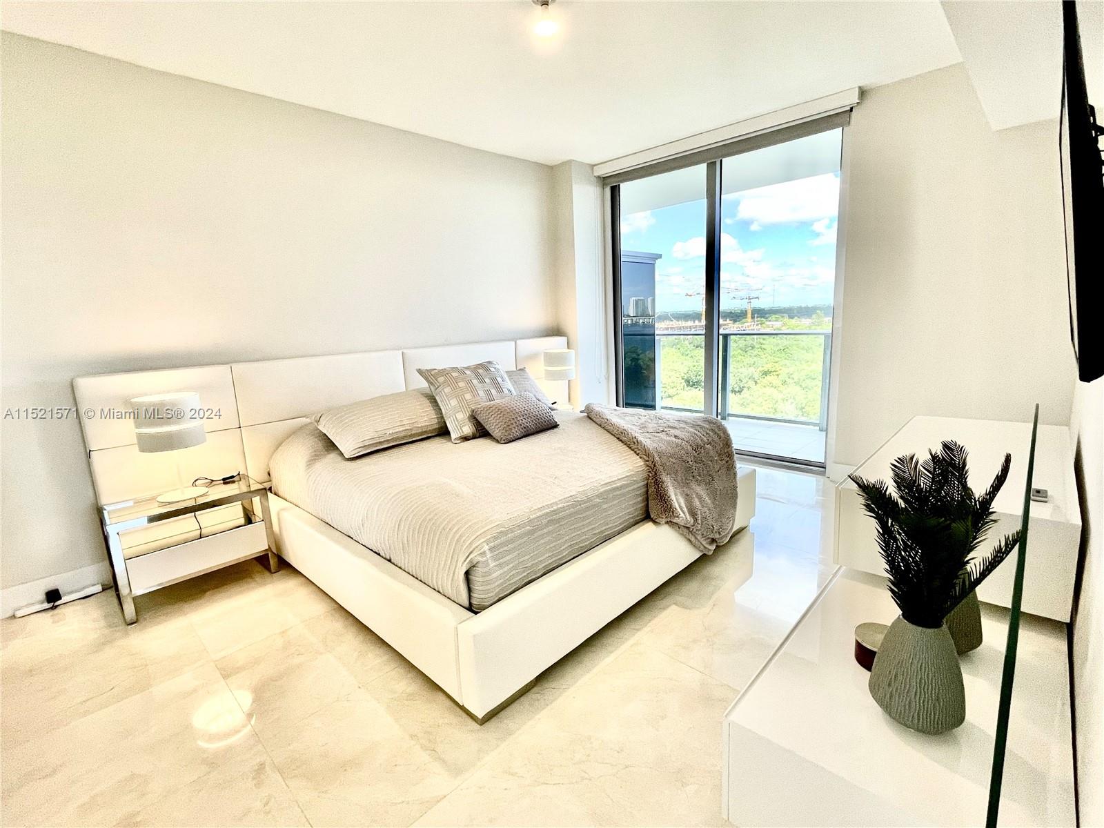 16385 Biscayne Blvd # 1107