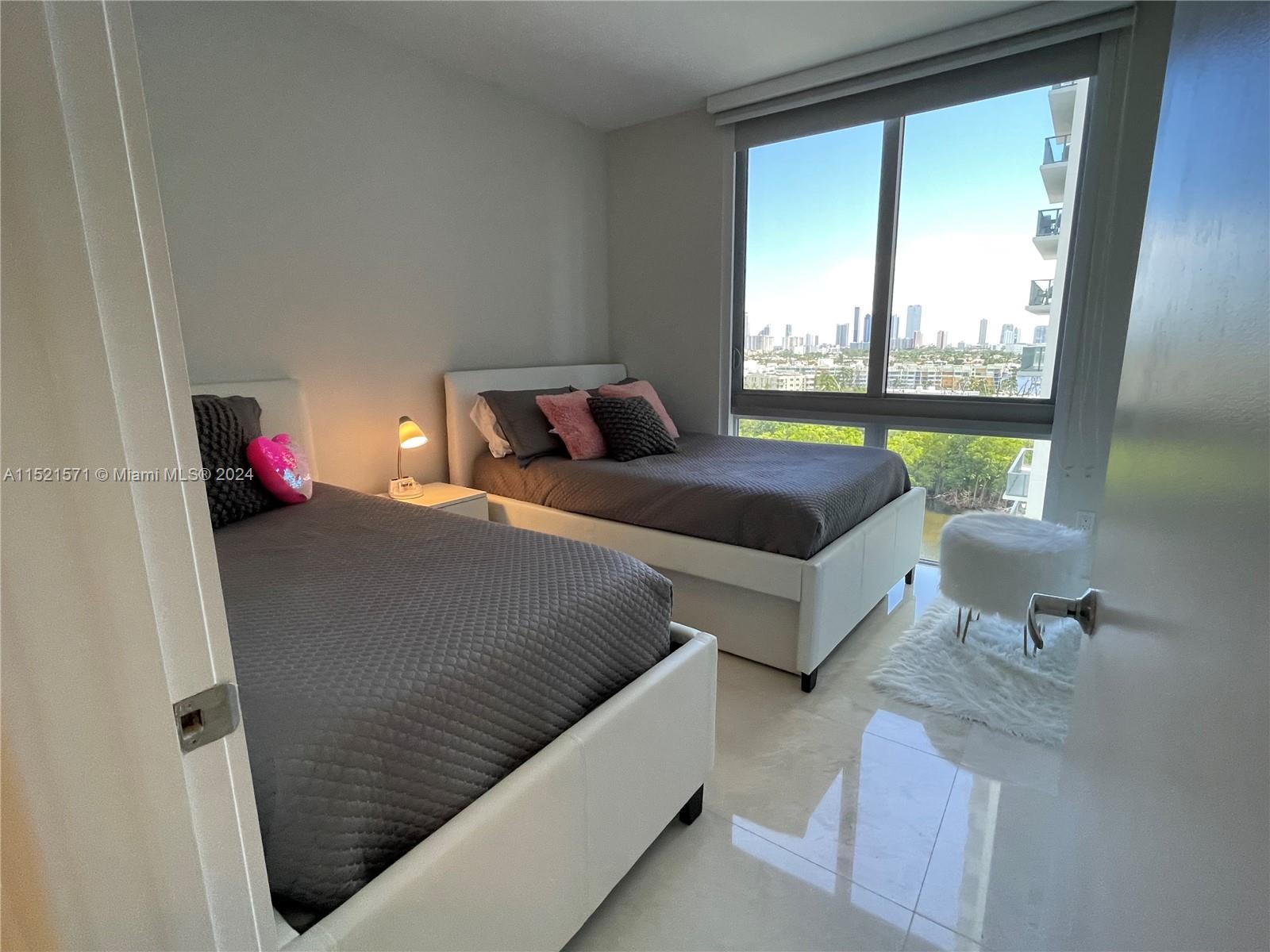 16385 Biscayne Blvd # 1107