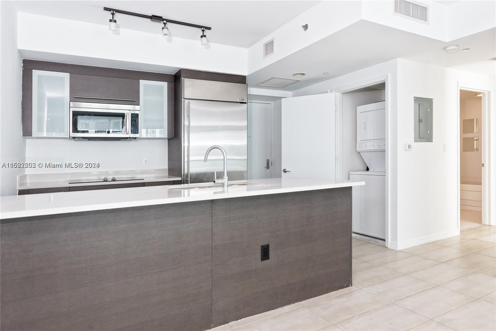 500 BRICKELL AVE # 2608