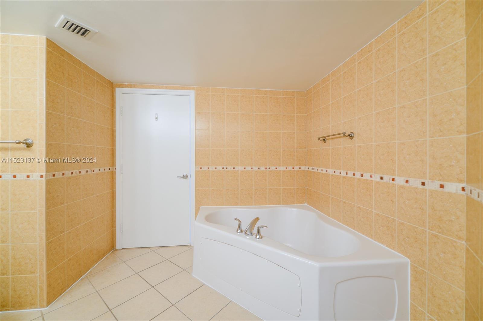 16699 Collins Ave # 3302