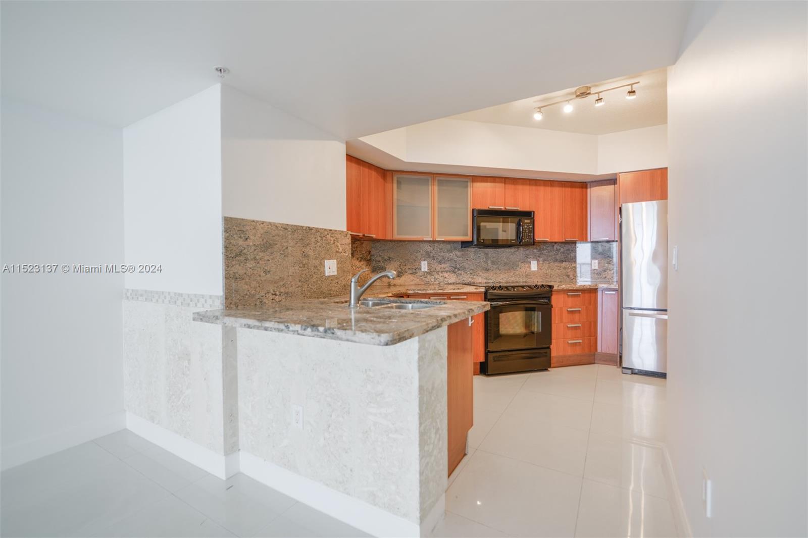 16699 Collins Ave # 3302