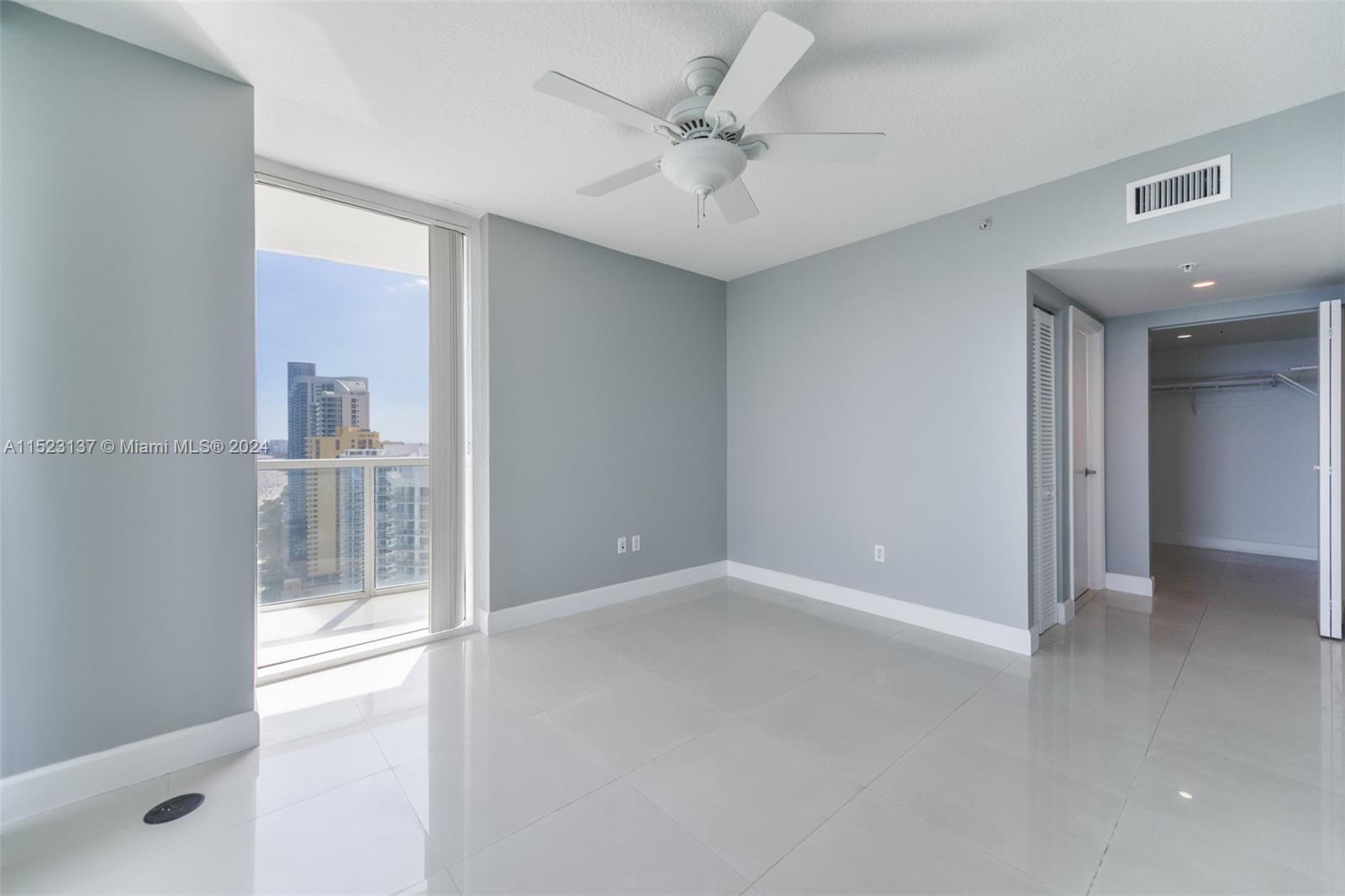 16699 Collins Ave # 3302