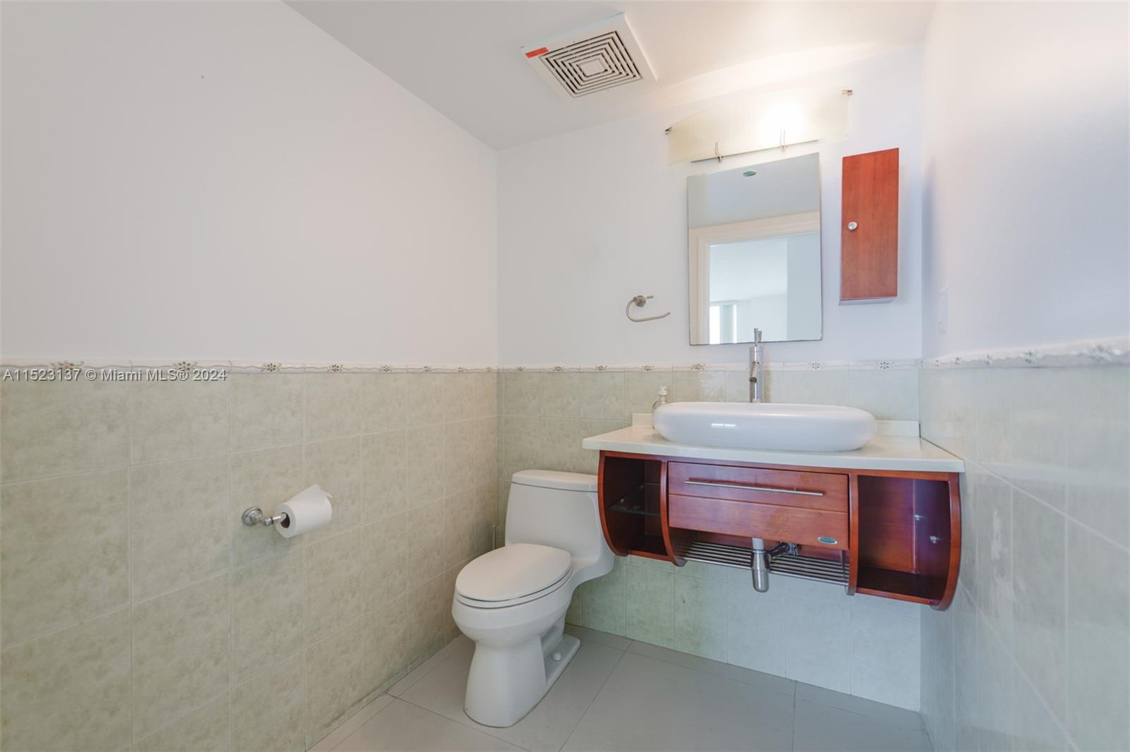 16699 Collins Ave # 3302