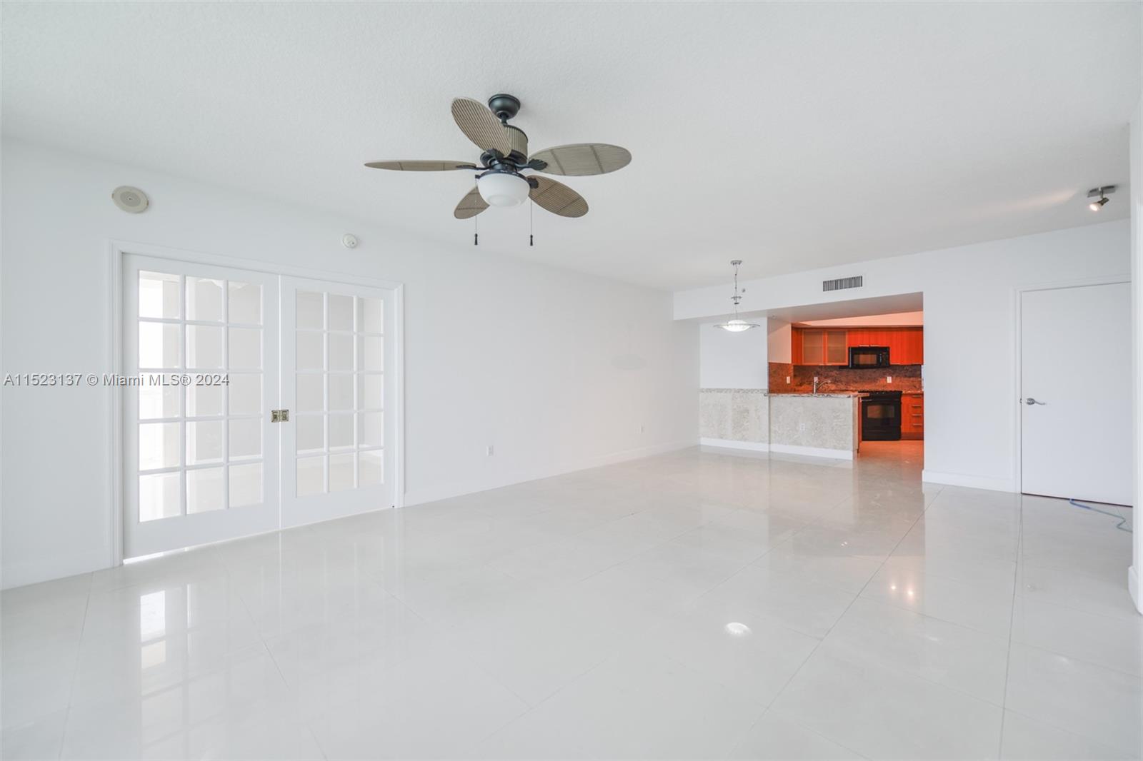 16699 Collins Ave # 3302