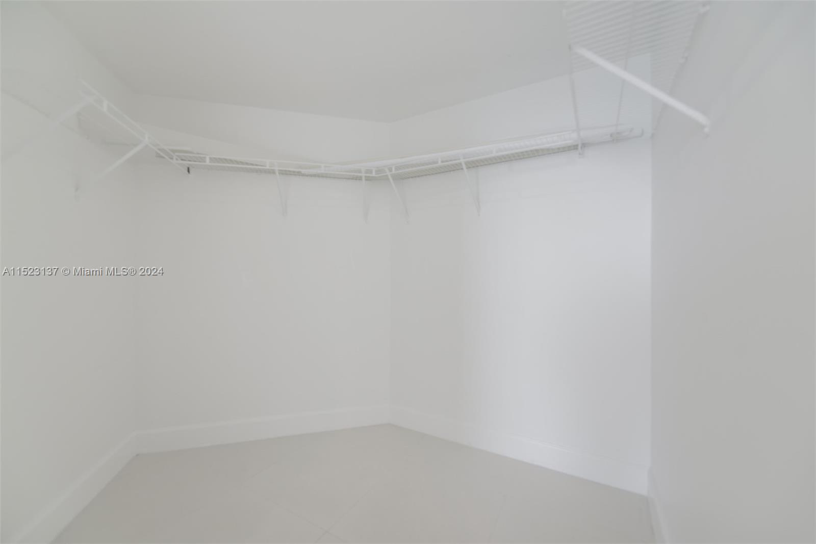 16699 Collins Ave # 3302