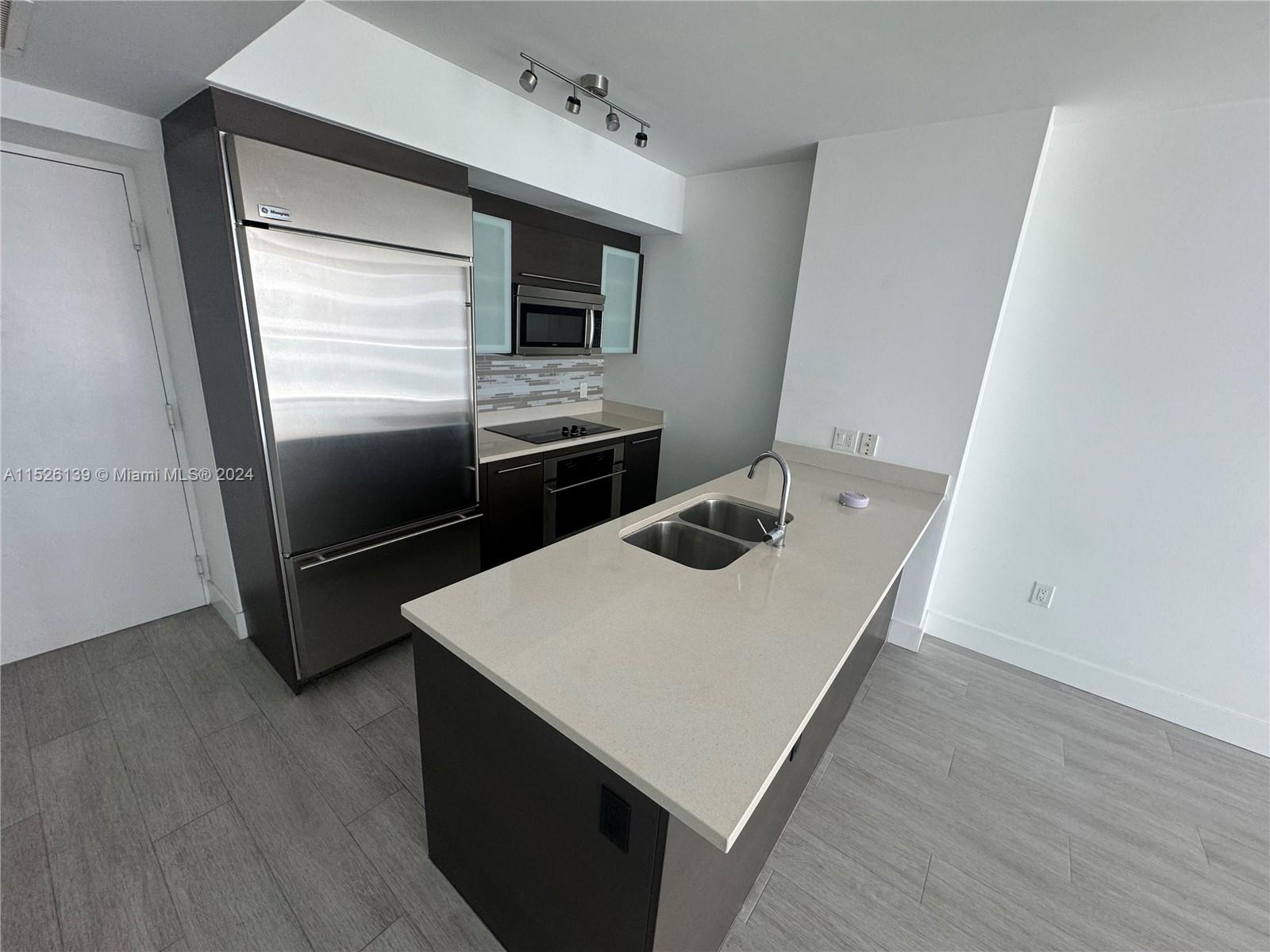 500 Brickell Ave # 3204