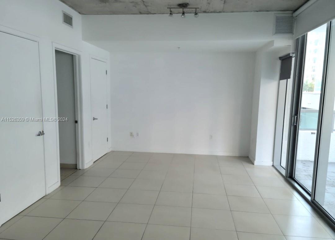 3301 NE 1 AV # L0205