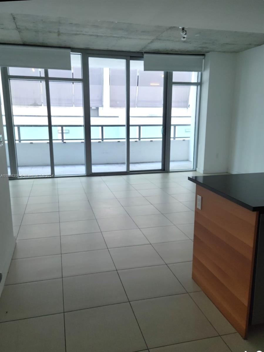 3301 NE 1 AV # L0205